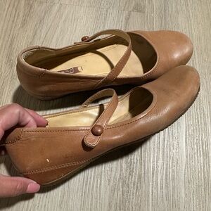 Ecco women’s Leather Mary Jane’s size 39 like a 8.5/9 US
Tan